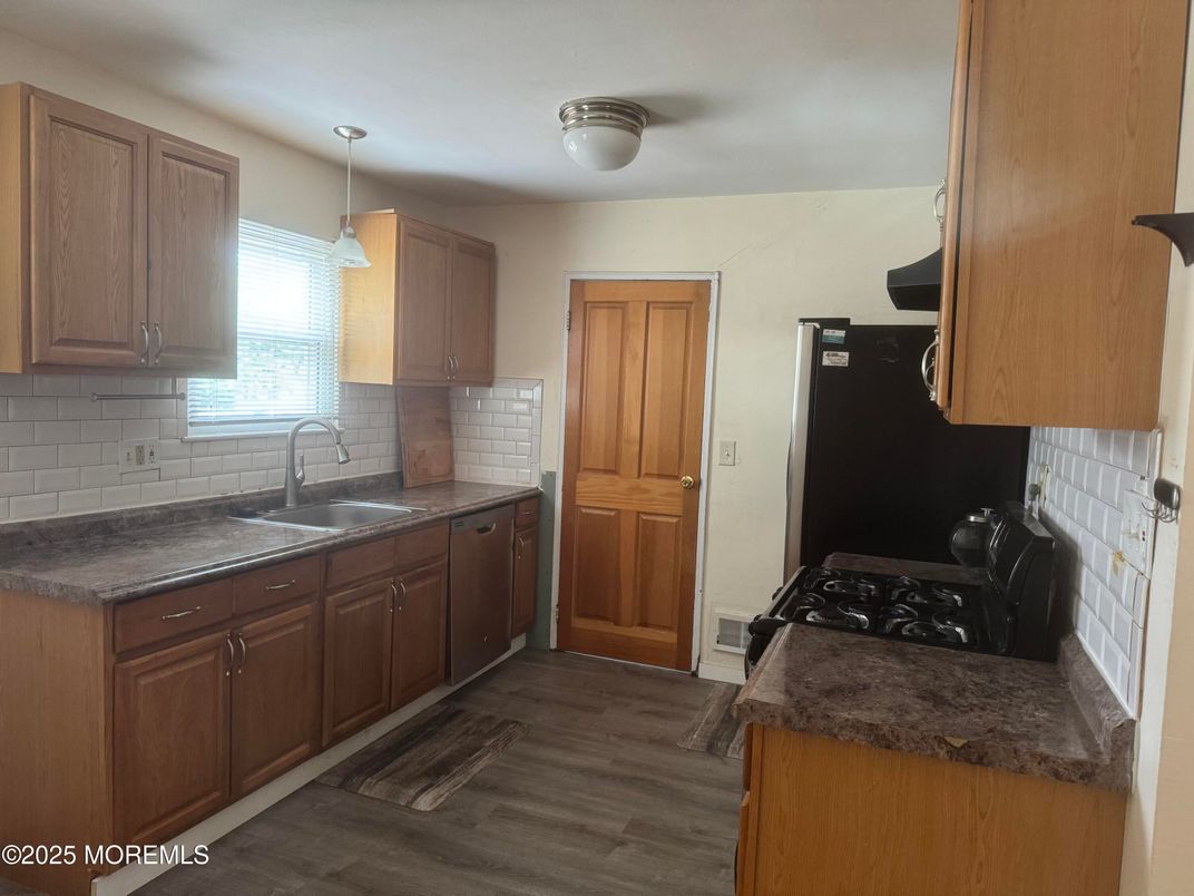 Interior, Kitchen, Pendant Lights, Wood Texture Flooring