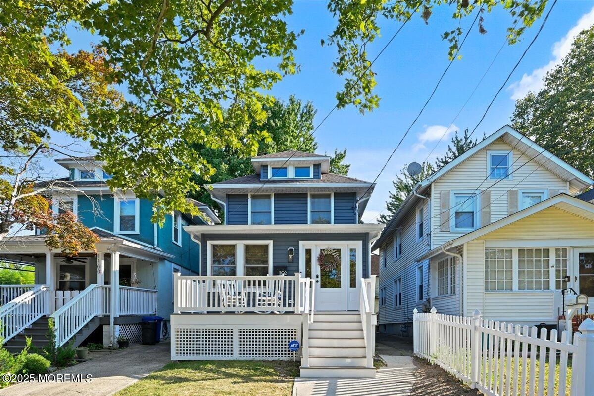 Exterior, Facade, American Foursquare