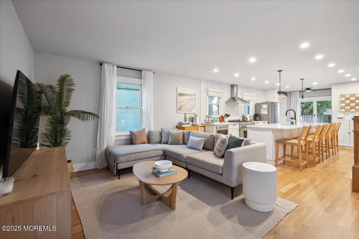 Interior, Kitchen, Living room, Pendant Lights, Recessed Lighting, Water, Wood Texture Flooring