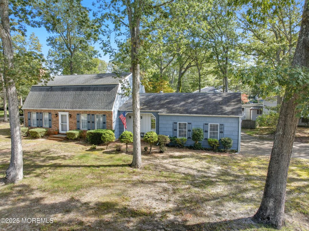 Exterior, Facade, Brick Facade, Cape Cod