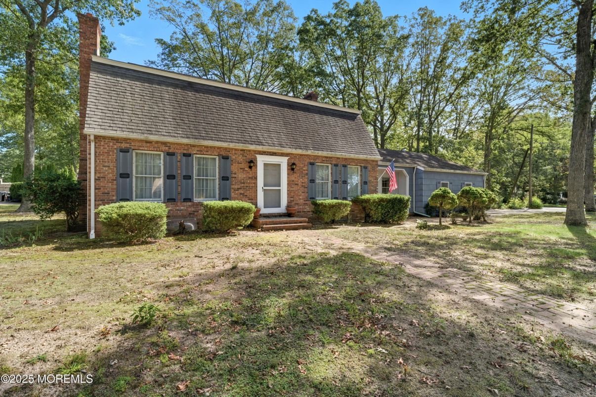 Exterior, Facade, Brick Facade, Cape Cod