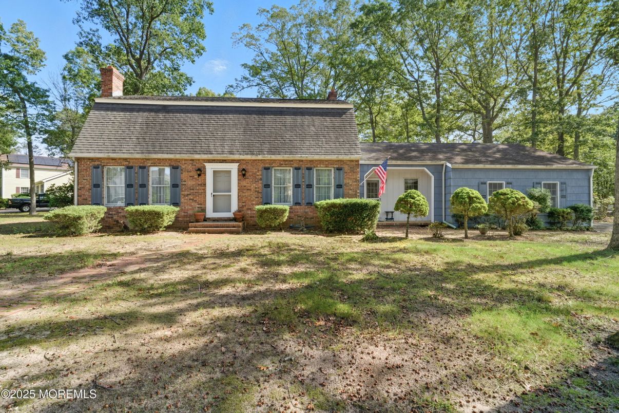 Exterior, Facade, Brick Facade, Cape Cod