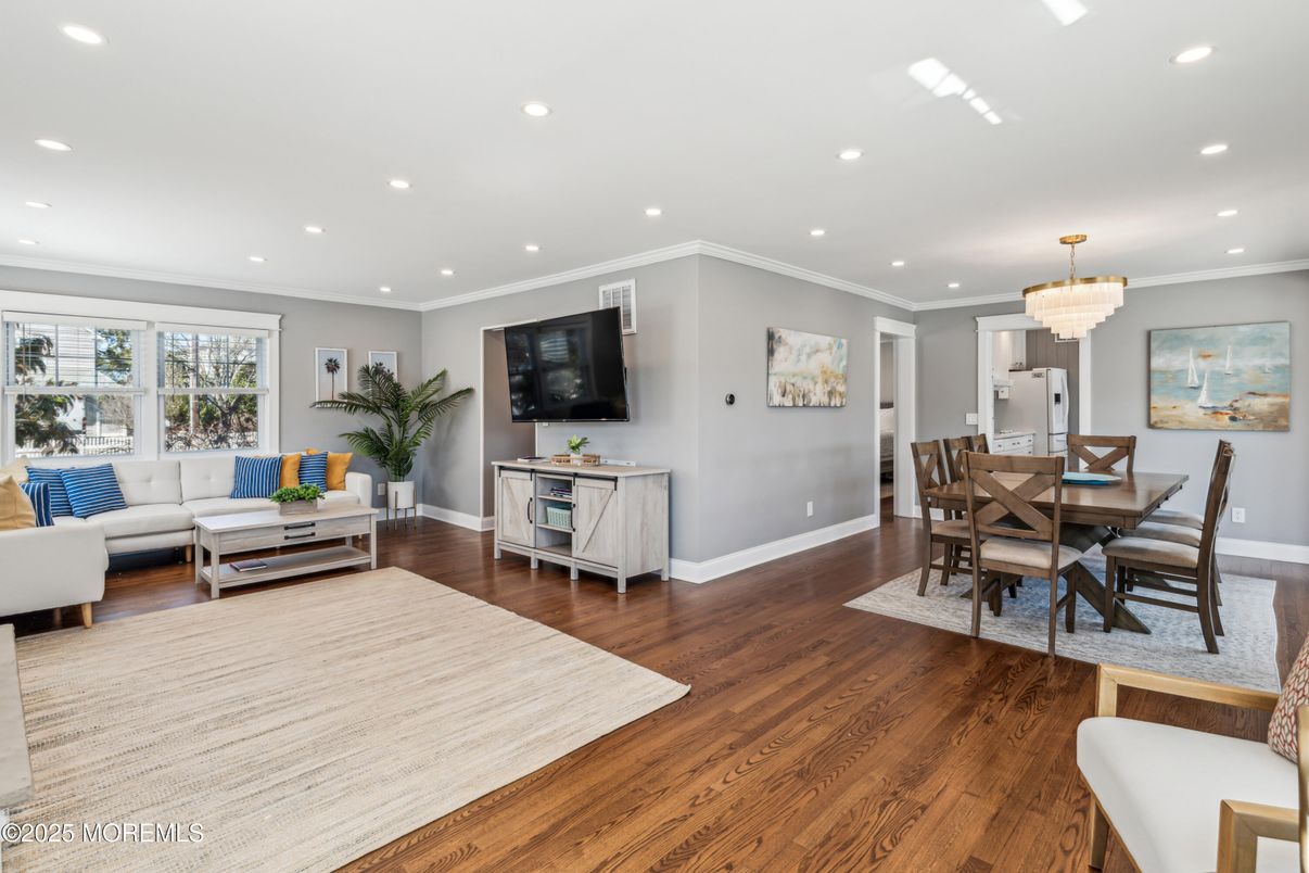 Chandelier, Dining room, Interior, Living room, Recessed Lighting, Wood Texture Flooring