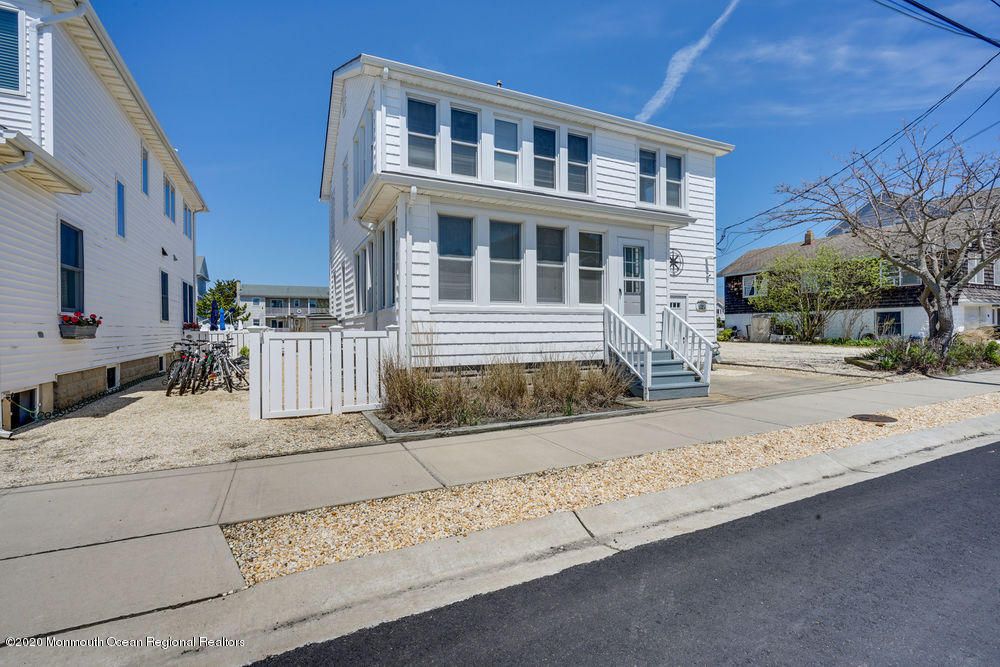 Exterior, Facade, American Foursquare
