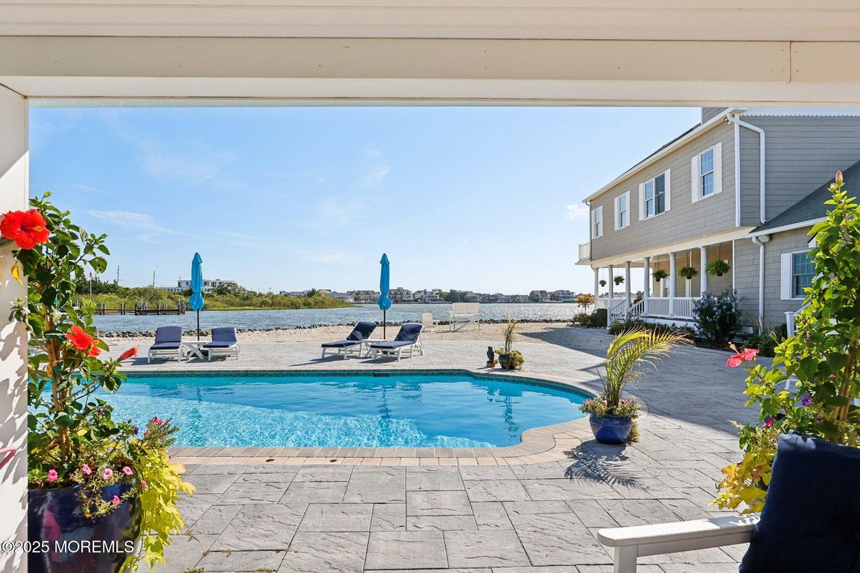 Exterior, Pool, Water