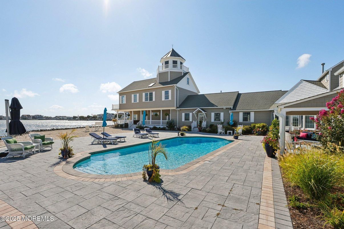 Exterior, Pool, Water