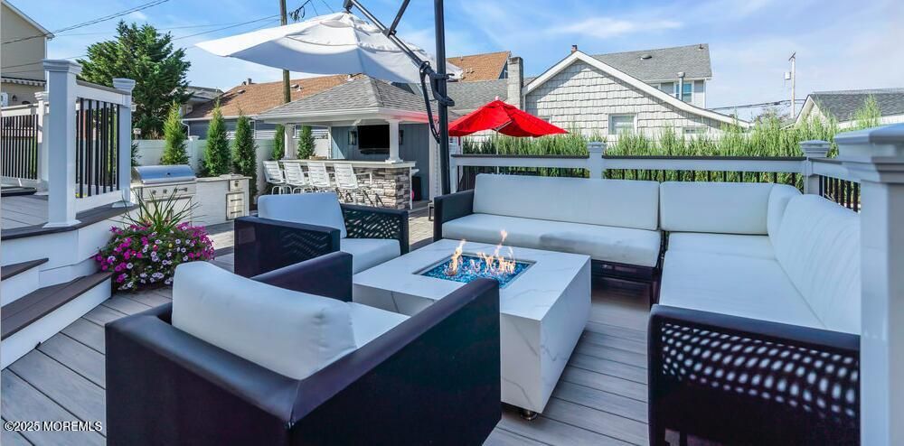 Exterior, Outdoor Kitchen