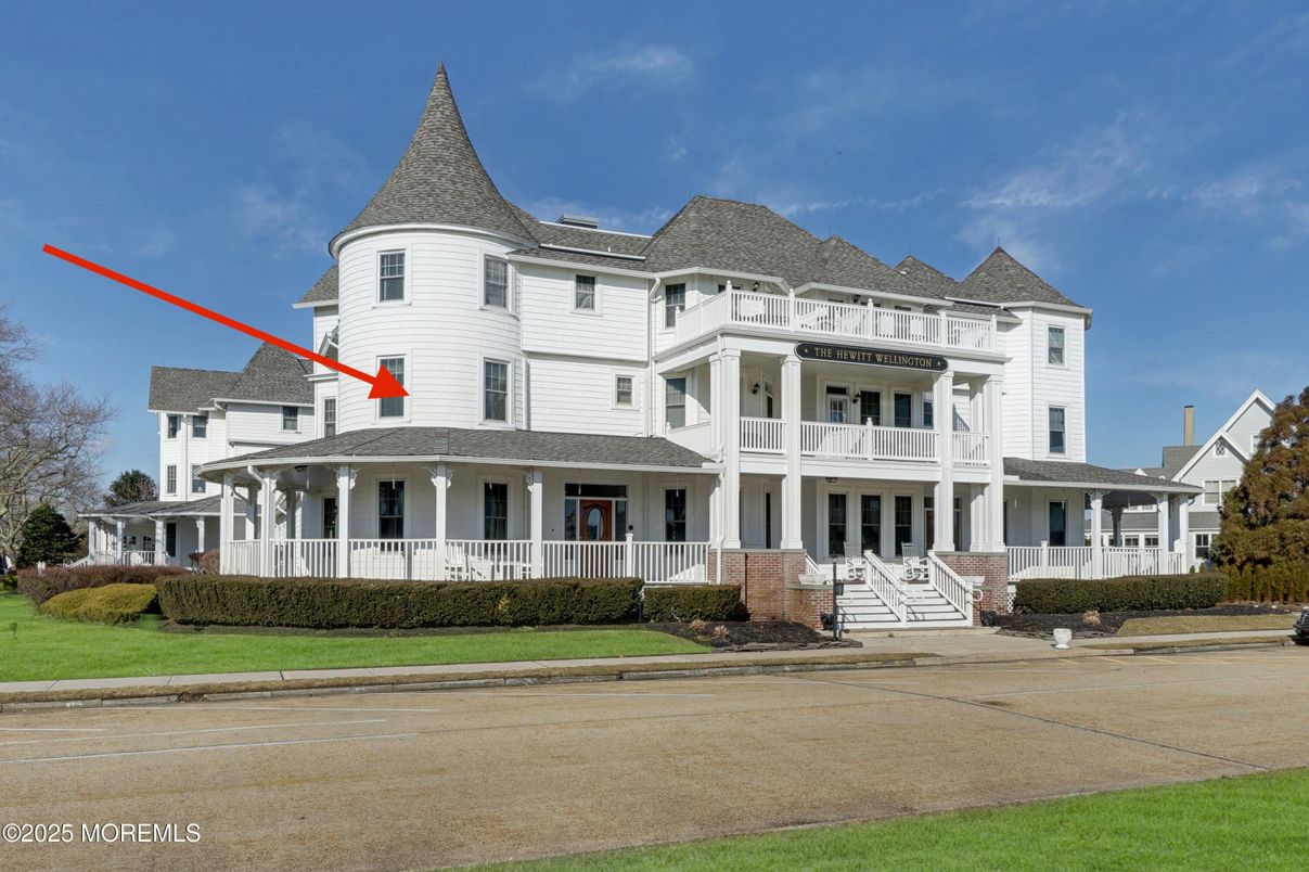 Exterior, Facade, Queen Anne Victorian