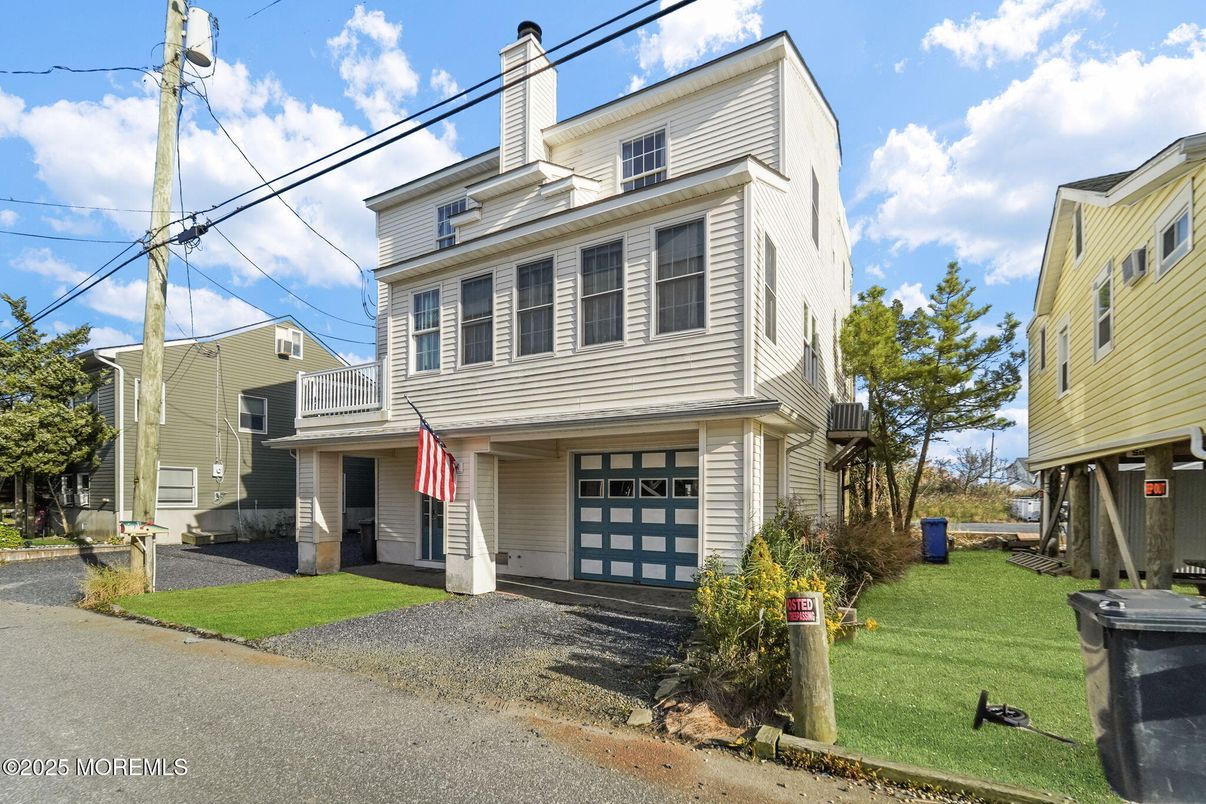 Attached, Exterior, Facade, American Foursquare