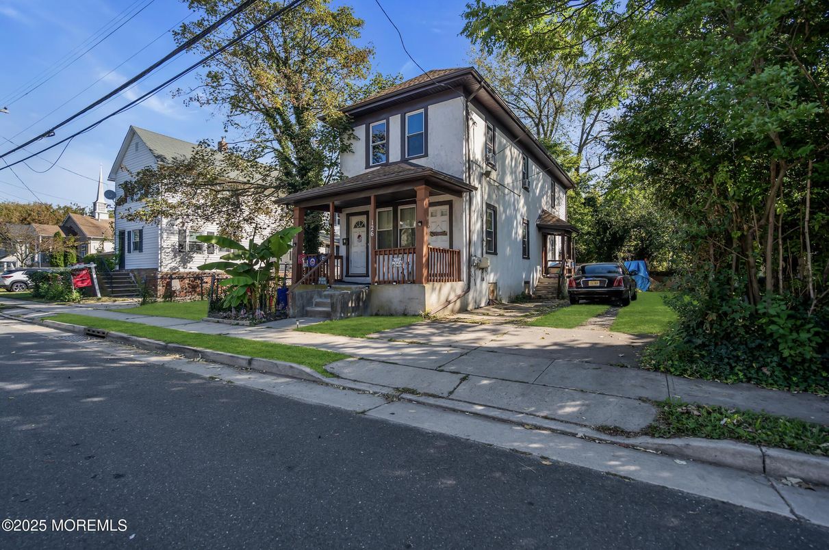 Exterior, Facade, American Foursquare