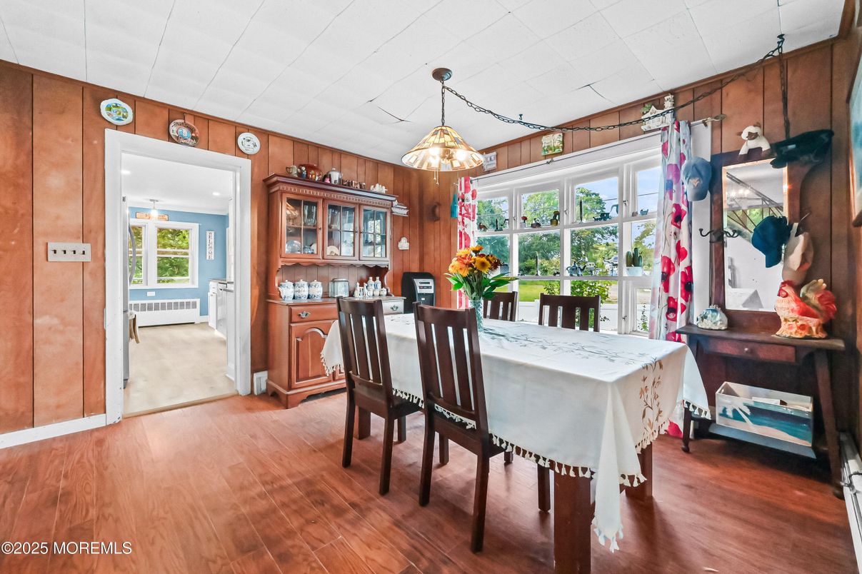 Dining room, Interior, Pendant Lights, Recessed Lighting, Wood Texture Flooring, Wooden Walls