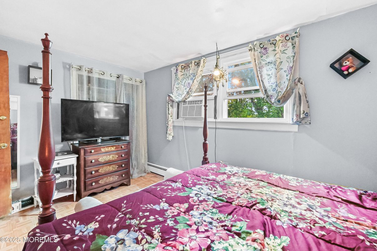 Bedroom, Interior, Pendant Lights