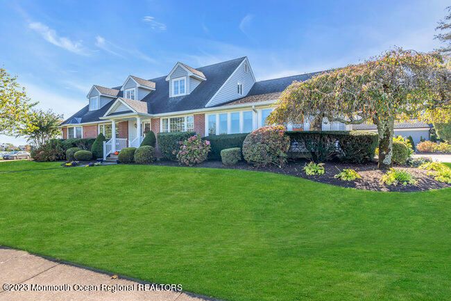 Attached, Exterior, Facade, Cape Cod