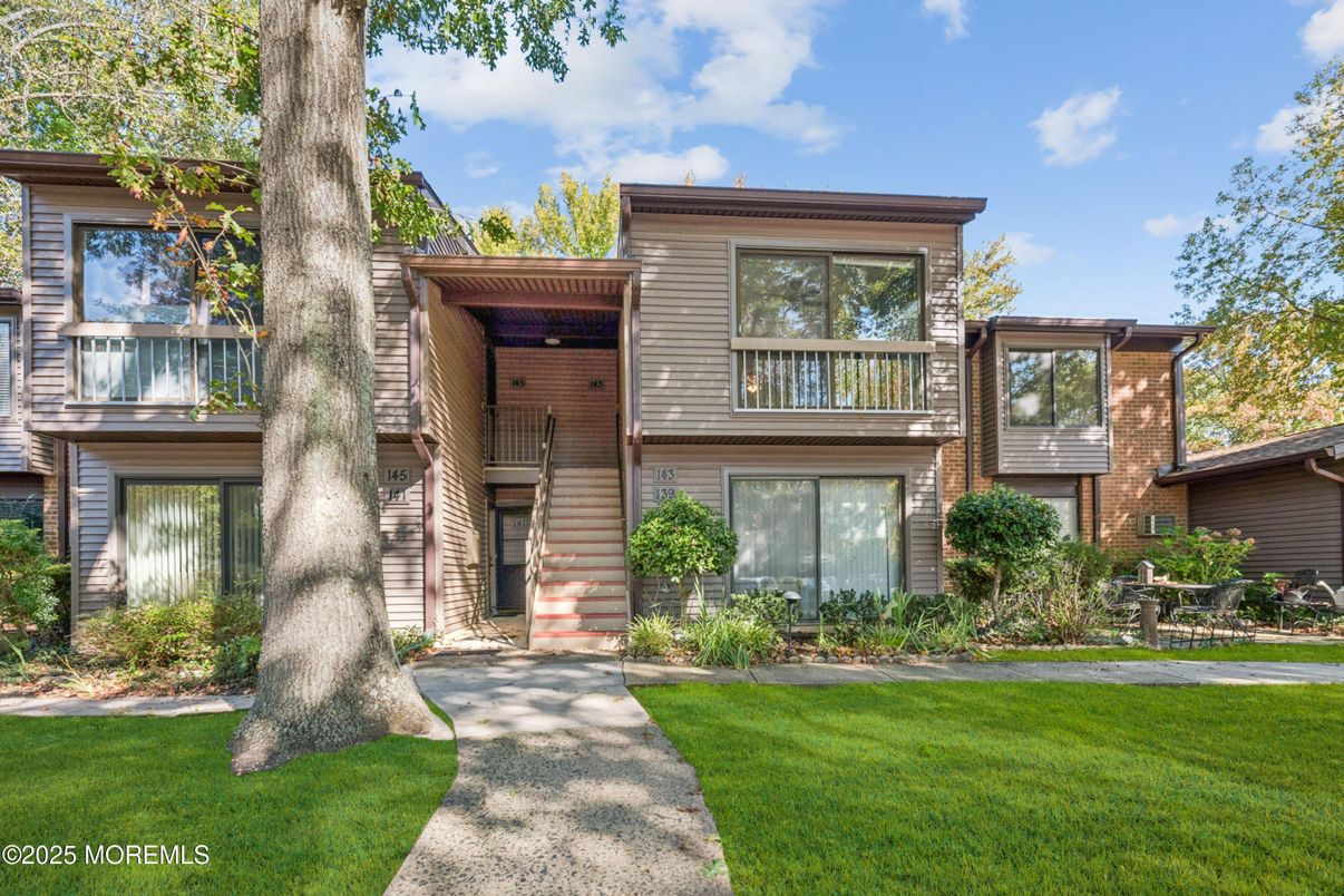 Exterior, Facade, Brick Facade, Modern