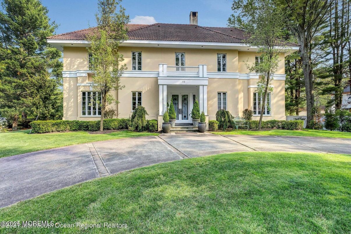 Backyard, Exterior, Facade, French Provincial