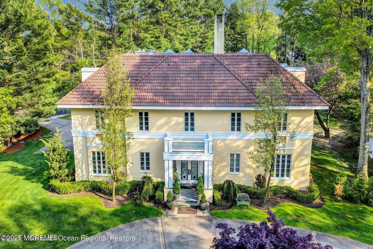 Exterior, Facade, French Provincial