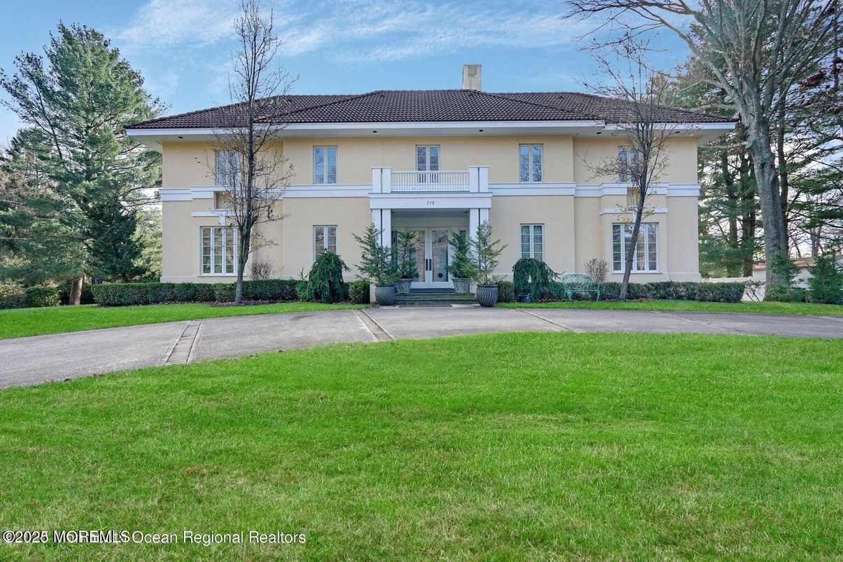 Backyard, Exterior, Facade, French Provincial