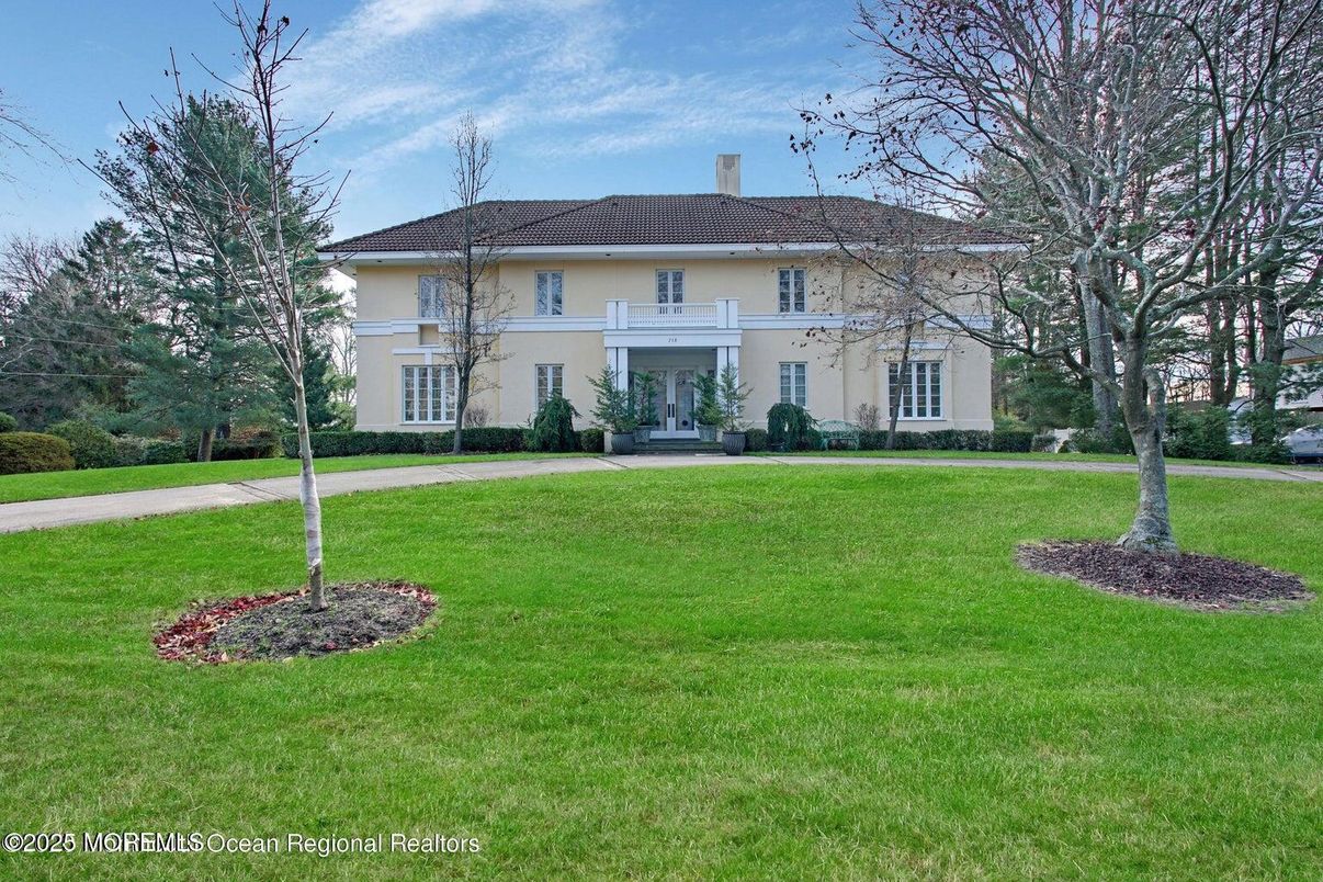 Backyard, Exterior, Facade, French Provincial