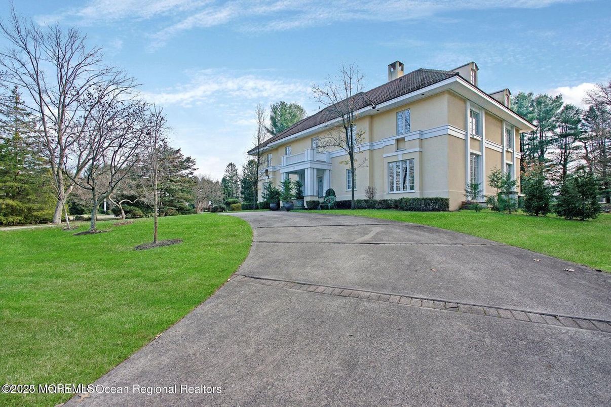 Backyard, Exterior, Facade, French Provincial