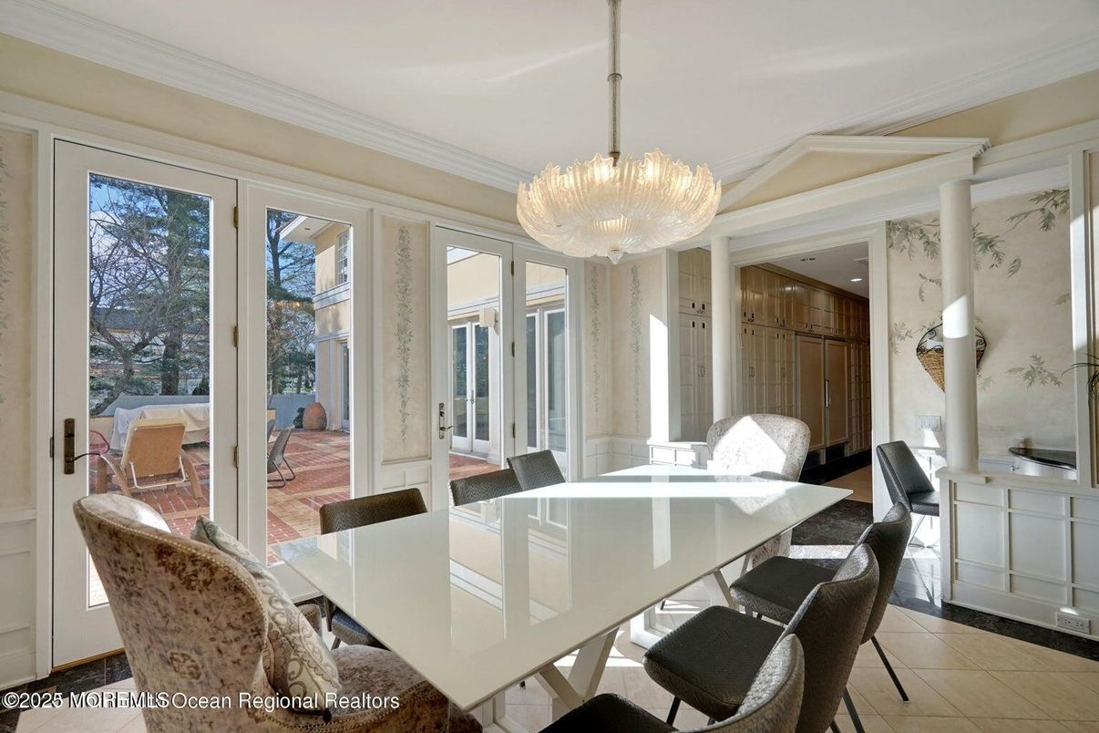 Chandelier, Dining room, Interior