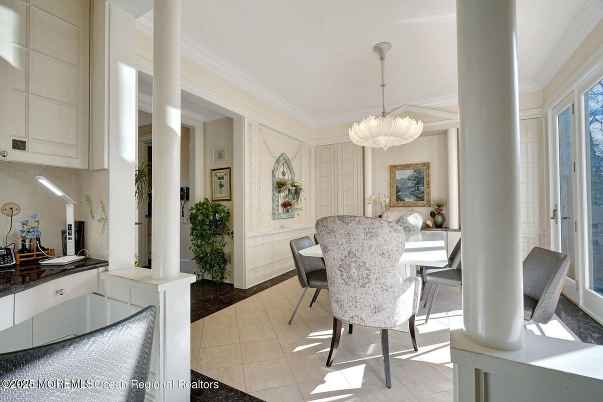 Chandelier, Dining room, Interior