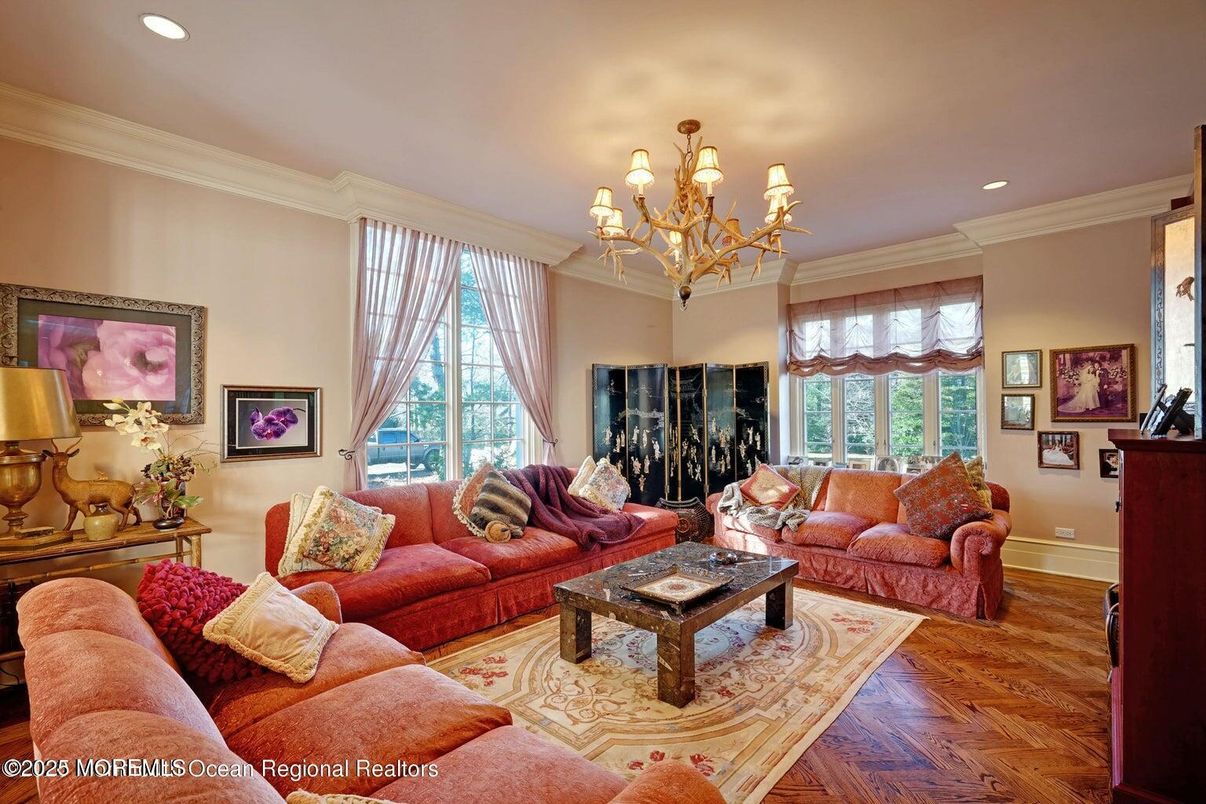 Chandelier, Interior, Living room, Recessed Lighting, Wood Texture Flooring