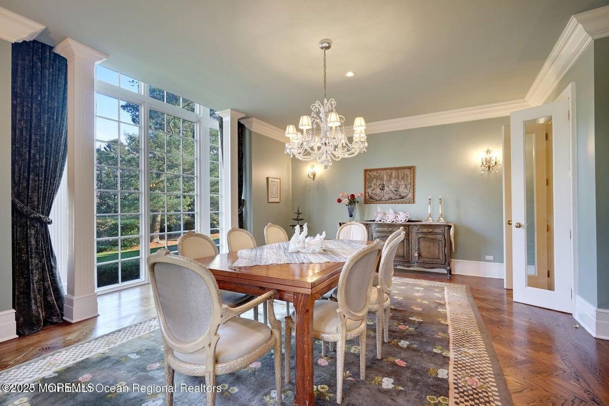Chandelier, Dining room, Interior, Recessed Lighting, Wood Texture Flooring