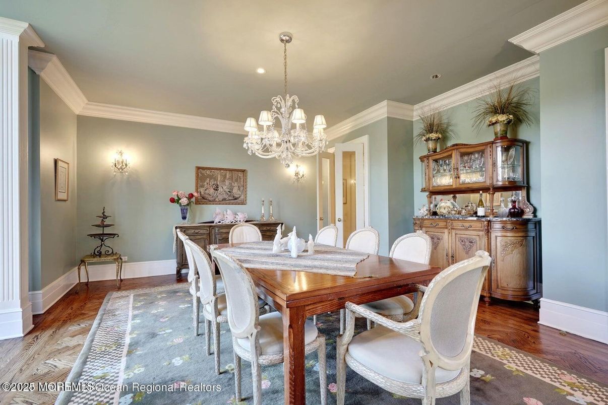 Chandelier, Dining room, Interior, Recessed Lighting, Wood Texture Flooring