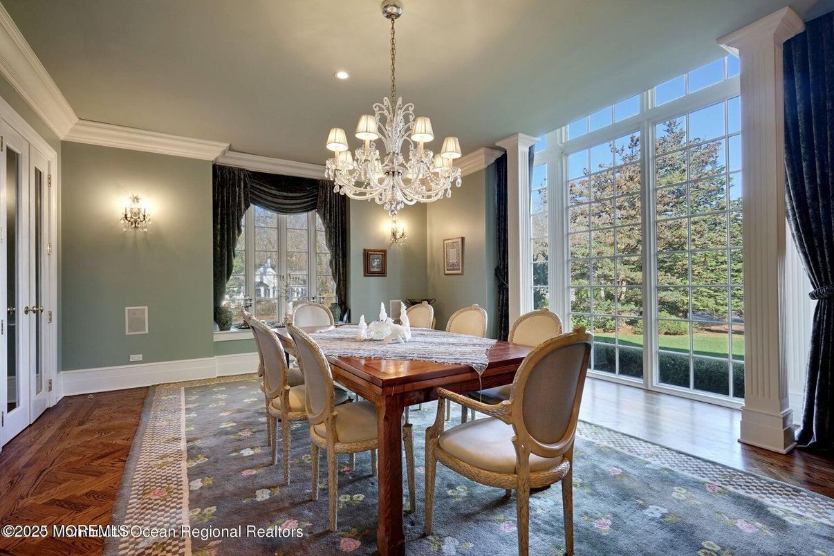 Chandelier, Dining room, Interior, Recessed Lighting, Wood Texture Flooring