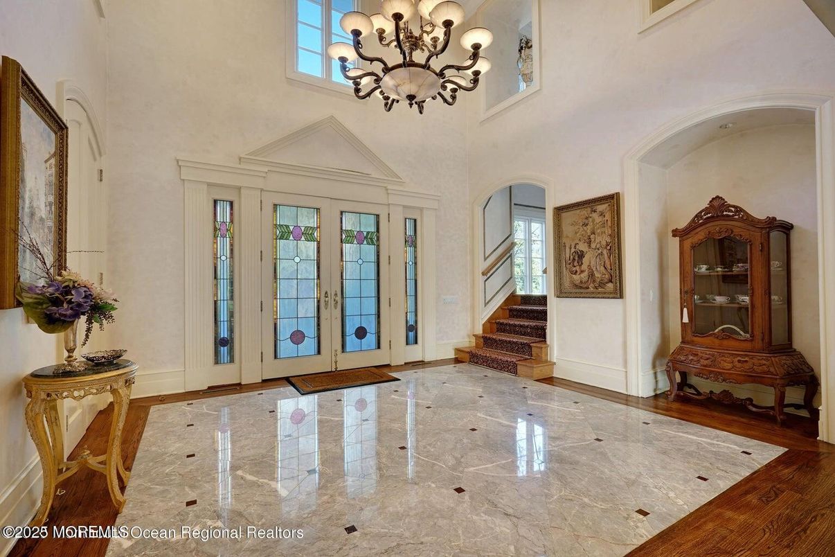 Chandelier, Interior