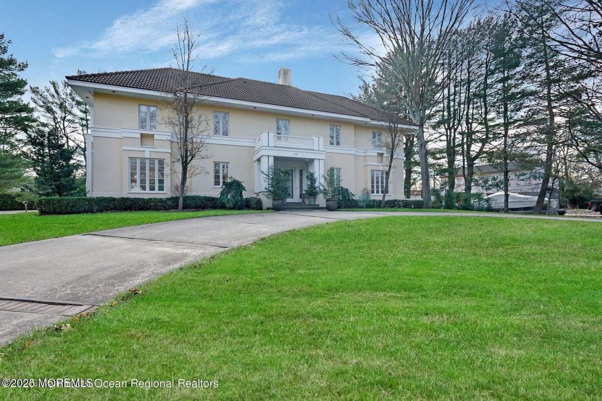 Backyard, Exterior, Facade, French Provincial