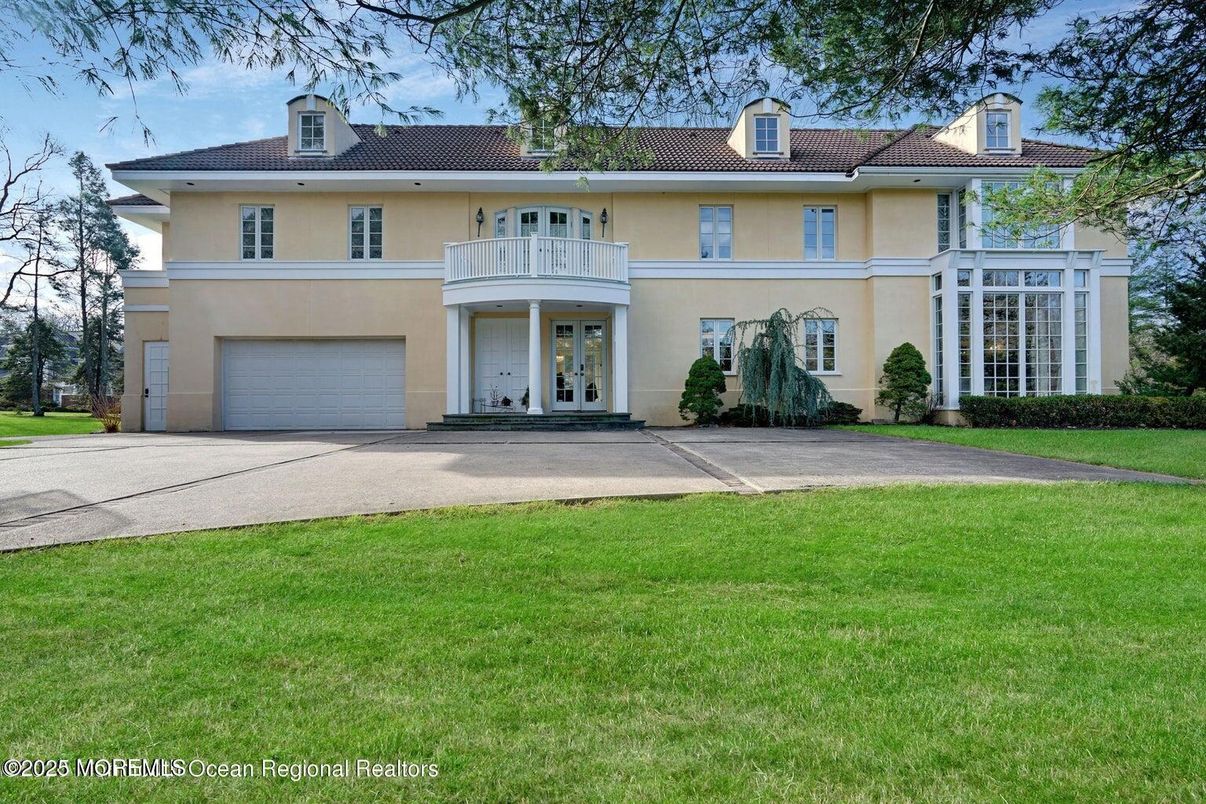 Attached, Exterior, Facade, French Provincial