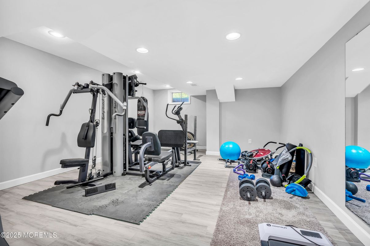 Fitness Equipment, Interior, Recessed Lighting, Wood Texture Flooring