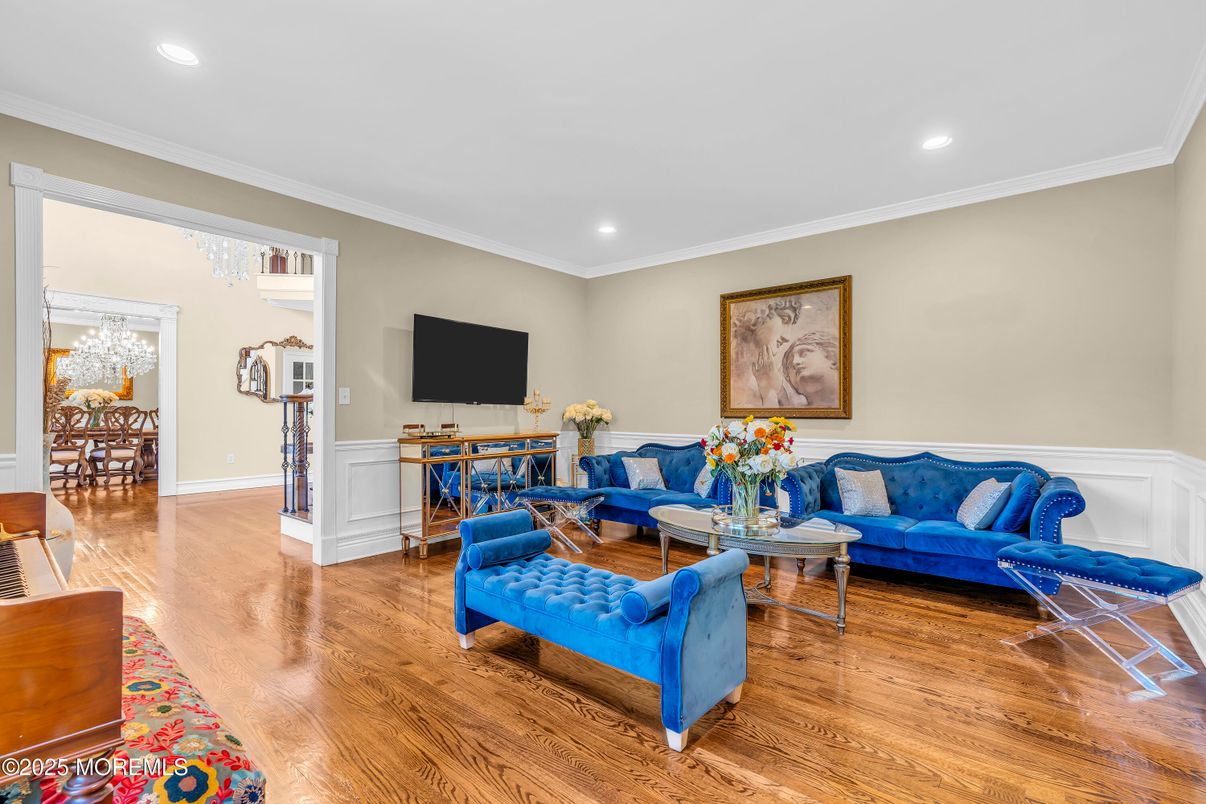 Dining room, Interior, Living room, Recessed Lighting, Wood Texture Flooring