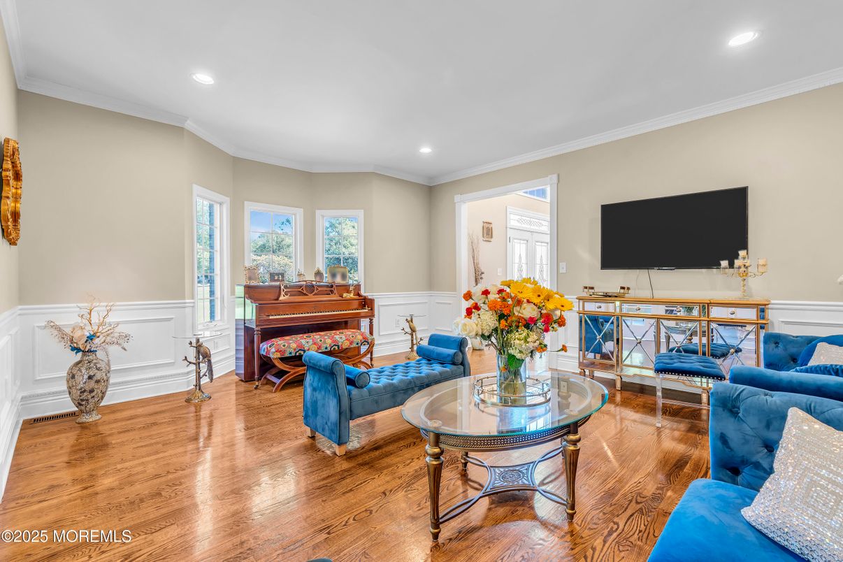 Interior, Living room, Piano, Recessed Lighting, Wood Texture Flooring