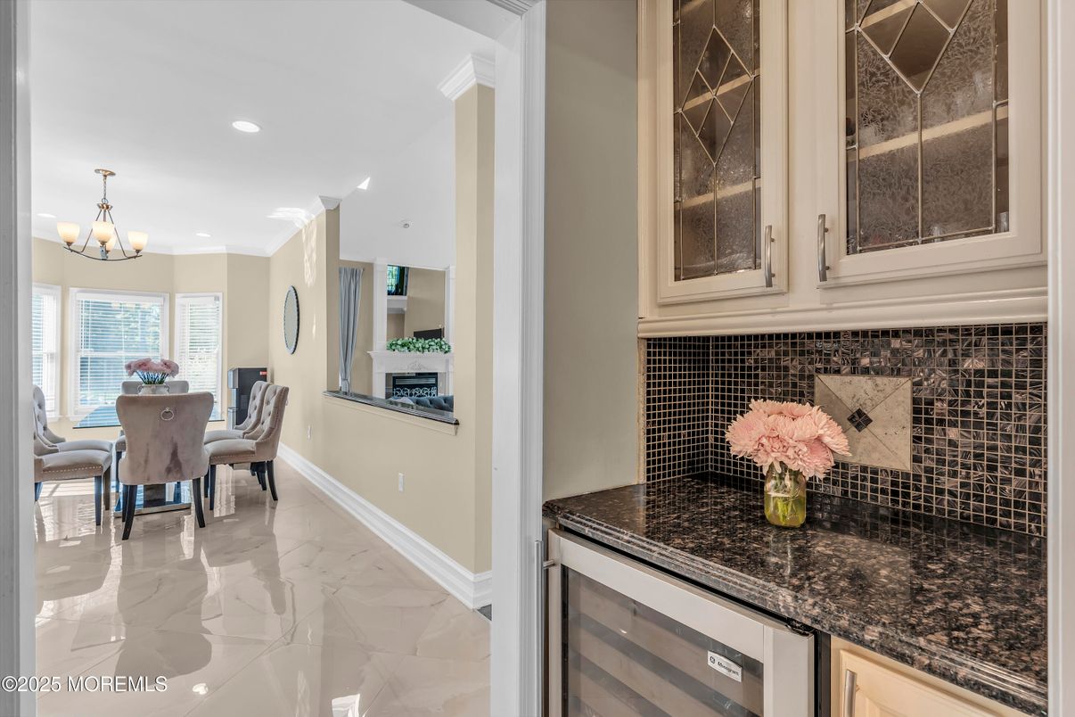 Chandelier, Dining room, Interior, Marble, Recessed Lighting