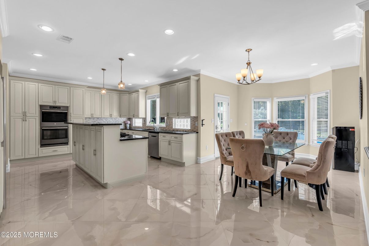Chandelier, Dining room, Interior, Kitchen, Marble, Pendant Lights, Recessed Lighting, Stainless Steel Appliances