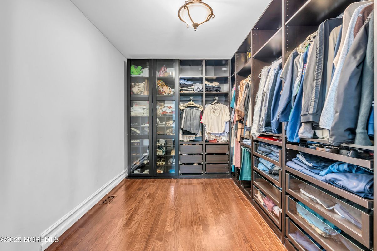 Interior, Walk-in Closets, Wood Texture Flooring