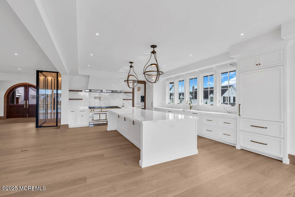 Chandelier, Interior, Kitchen, Marble Walls, Pendant Lights, Recessed Lighting, Wood Texture Flooring