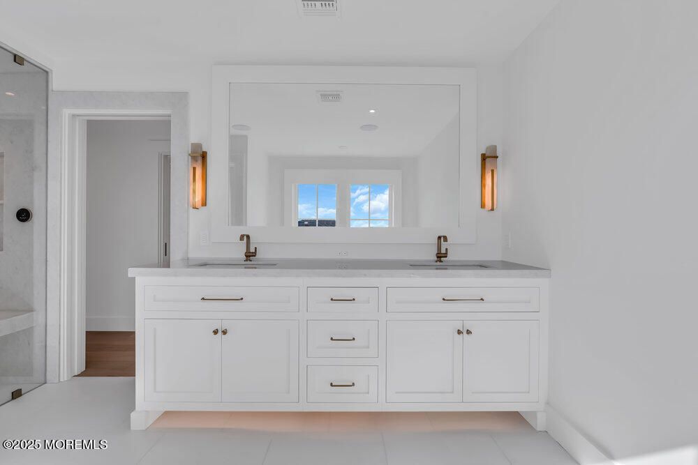 Bathroom, Dual Sink Vanities, Interior