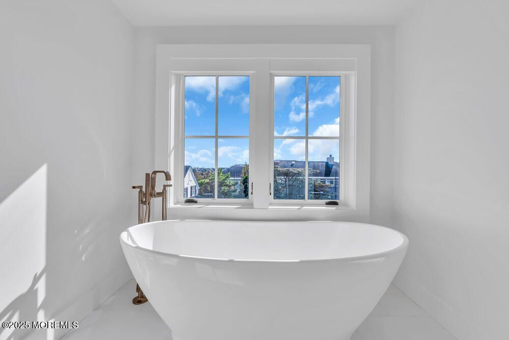 Bathroom, Free Standing Baths, Interior