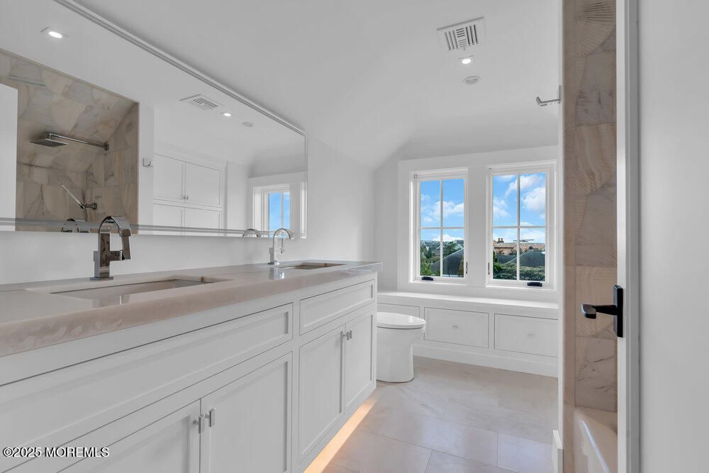 Bathroom, Dual Sink Vanities, Interior, Recessed Lighting, Water