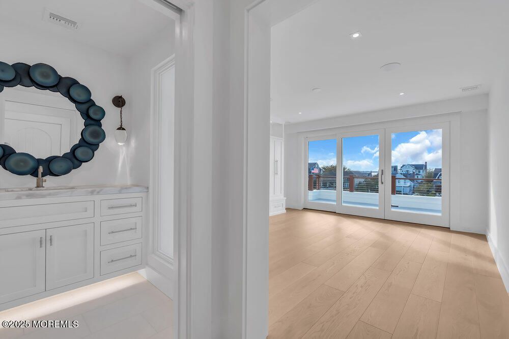 Interior, Recessed Lighting, Water, Wood Texture Flooring