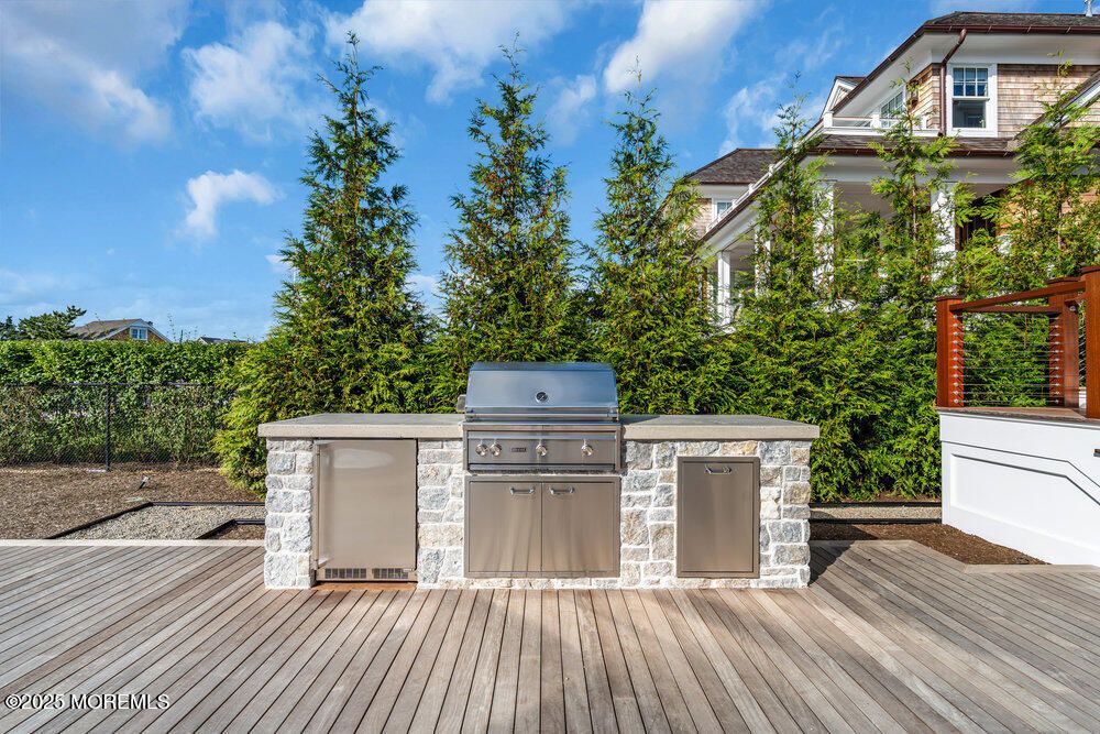 Exterior, Outdoor Kitchen