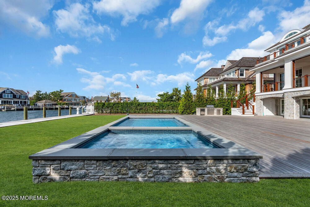 Exterior, Pool, Water