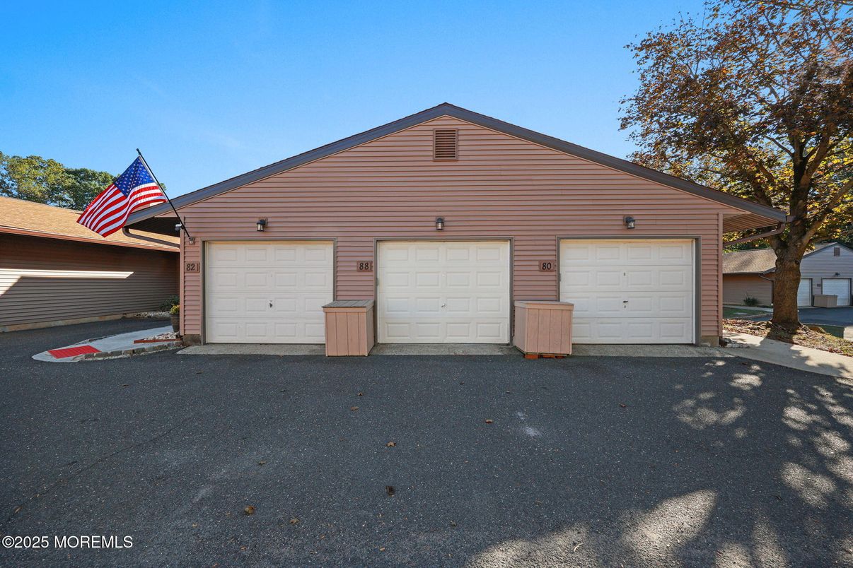 Detached Garage, Exterior