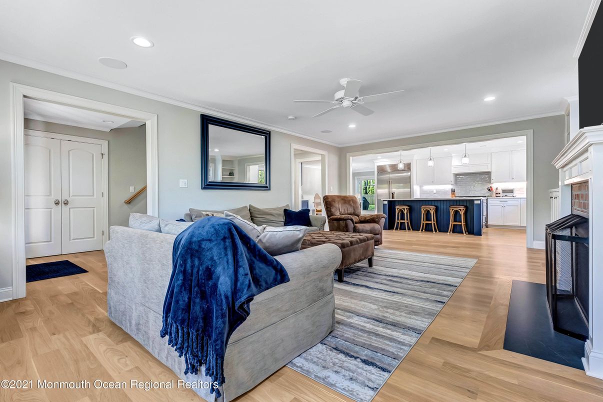 Interior, Kitchen, Living room, Pendant Lights, Recessed Lighting, Wood Texture Flooring