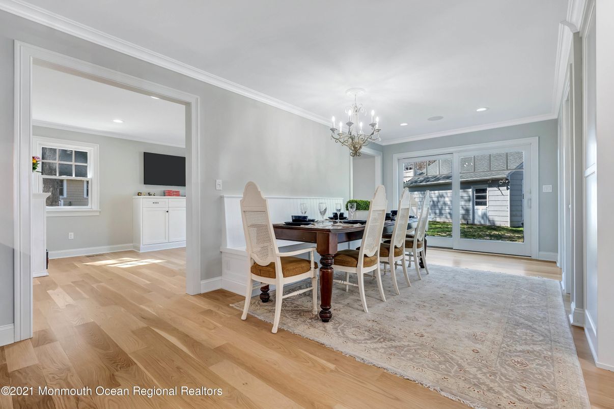 Chandelier, Dining room, Interior, Recessed Lighting, Wood Texture Flooring