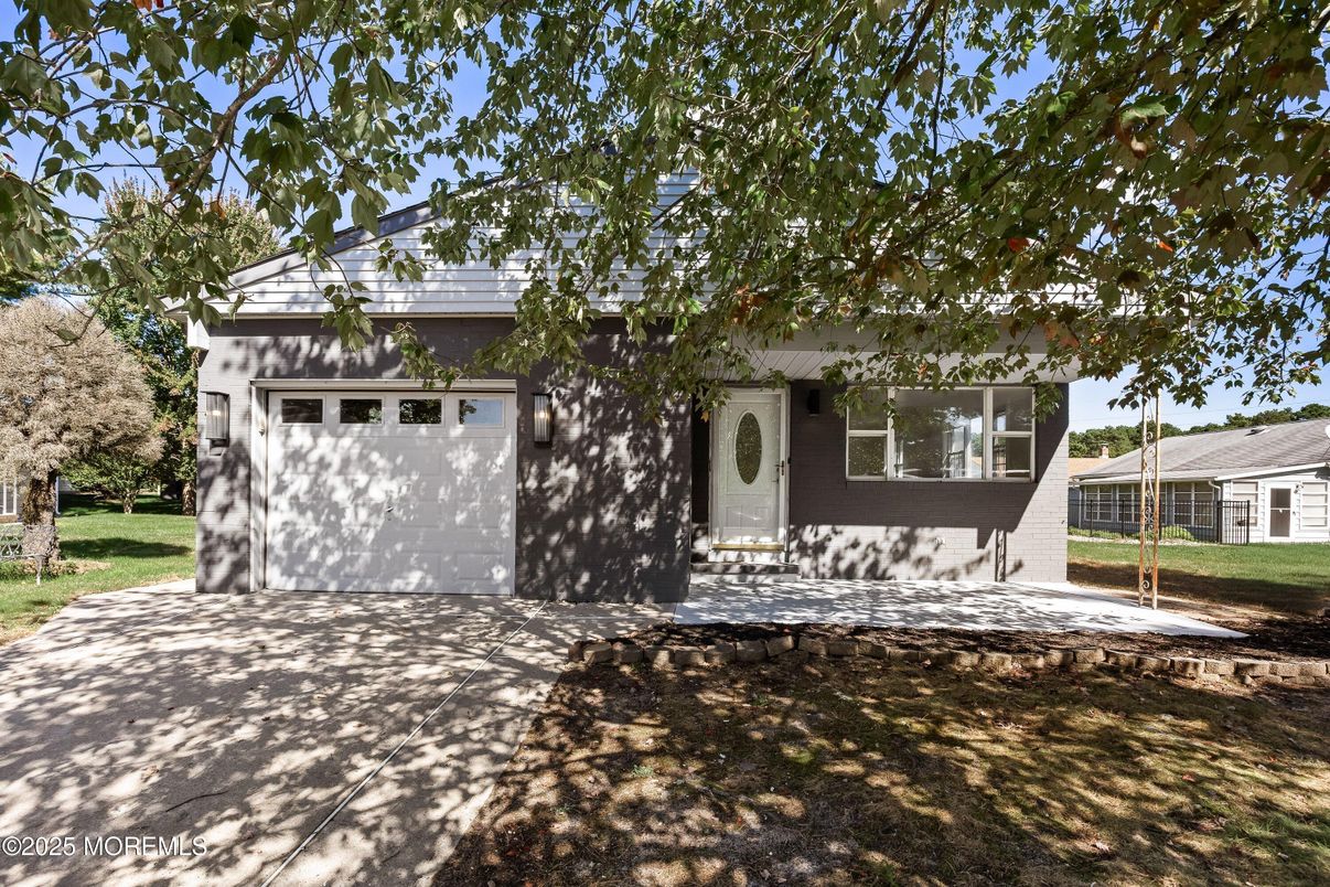 Attached, Exterior, Facade, Raised Ranch