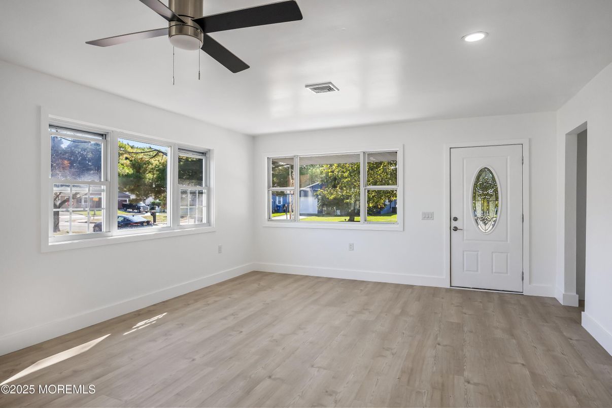 Empty room, Interior, Recessed Lighting, Wood Texture Flooring